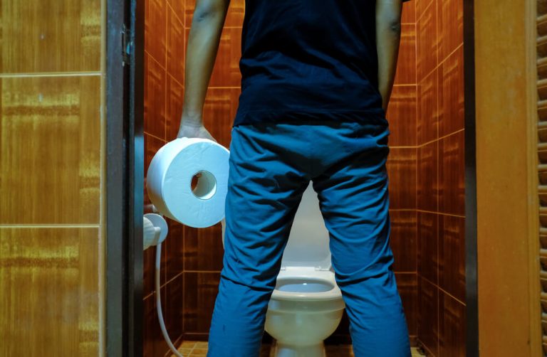 Cara Mengatasi Nyeri saat Kencing Terakhir