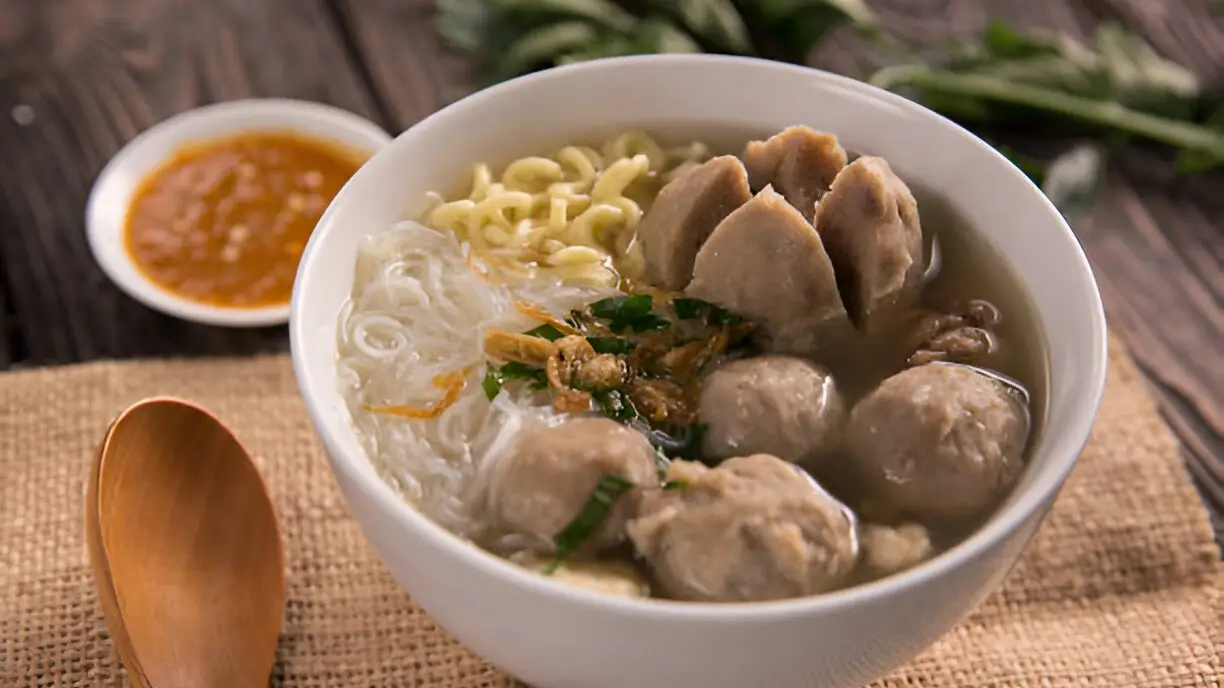 Bakso sebagai makanan berbahan dasar Daging merah, sehingga bolehkah bakso dikonsumsi penderita darah tinggi?