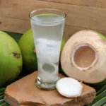 Minum air kelapa untuk buka puasa